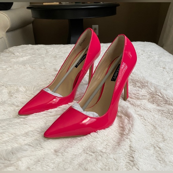 Neon Pink Shoemint Pumps - Picture 6 of 11